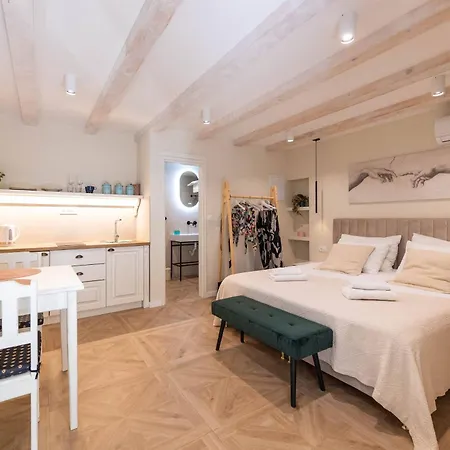 Old Town Siesta Apartment *